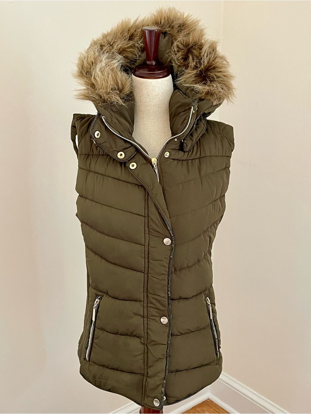 Royalty For Me Olive Green Puffer Vest Faux Fur Hood Medium